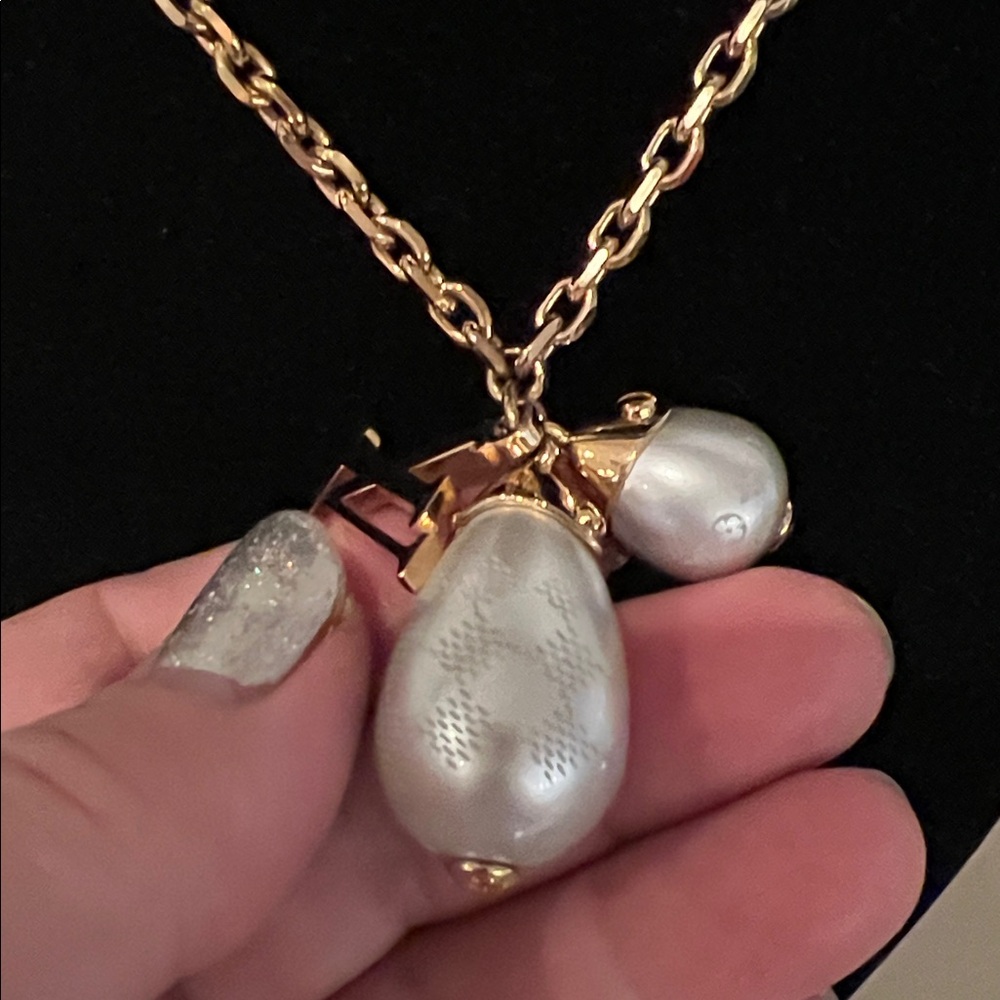 Louis Vuitton Gold-Tone Chain Necklace with Pearl Drop Charms - Picture 11 of 16